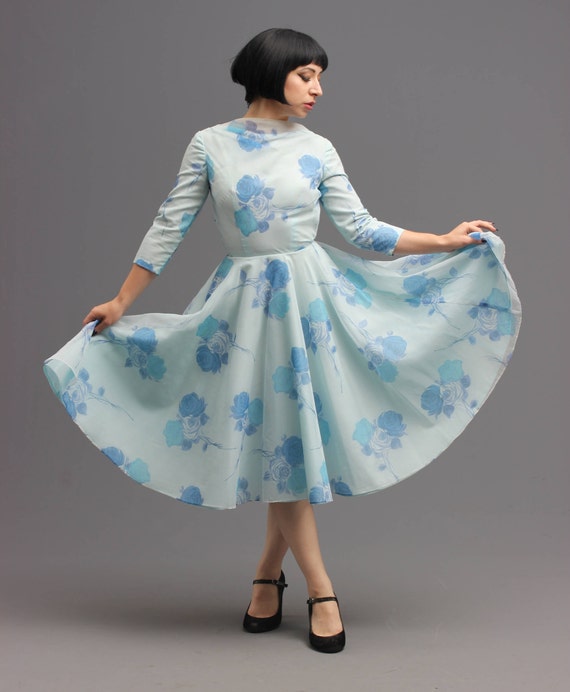 50s / 60s Blue Rose Floral Print Pinup Dress // Fu