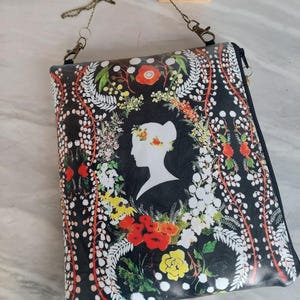Silhouette Art Tasche, Kettentasche, Taschenkunst, Schminktasche, Kosmetiktasche, eklektische Taschen, Kunstledertasche, handgemachte vegane Taschen, wasserfeste Taschen