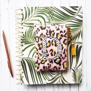 Portafoglio con monogramma, stampa animalier, piccolo portafoglio personalizzato, scegli la tua lettera, portafoglio personalizzato, portamonete vegano amico degli animali.
