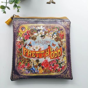 Ziemlich Seltsame handgemachte Kunstleder Reißverschluss Tasche | Florale Vintage-inspirierte Kosmetiktasche | Handmade Accessoire Beutel | Geschenk für Musik & Kunst Liebhaber