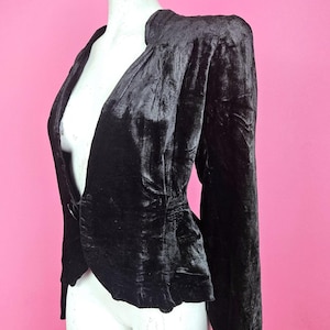 Beautiful 1930s 40s volup black velvet jacket button amd loop fastening bow at back art deco Christmas party New Years Eve
