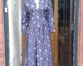 Pretty romantic late 1970s gunne sax navy and pink rose printed dress with lace collar detail