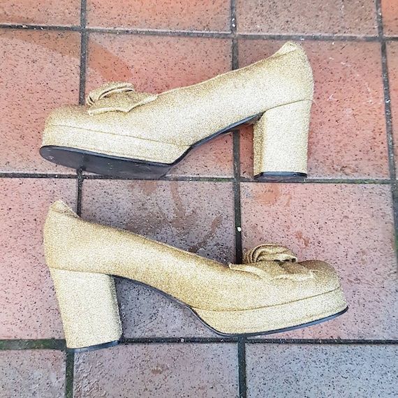 Amazing 1960s 70s gold lamè platform dress shoes … - image 2