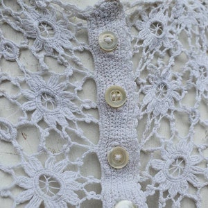 Sale romantic 1930s 40s hand crochet buttoned cardigan shell button so beautiful image 2