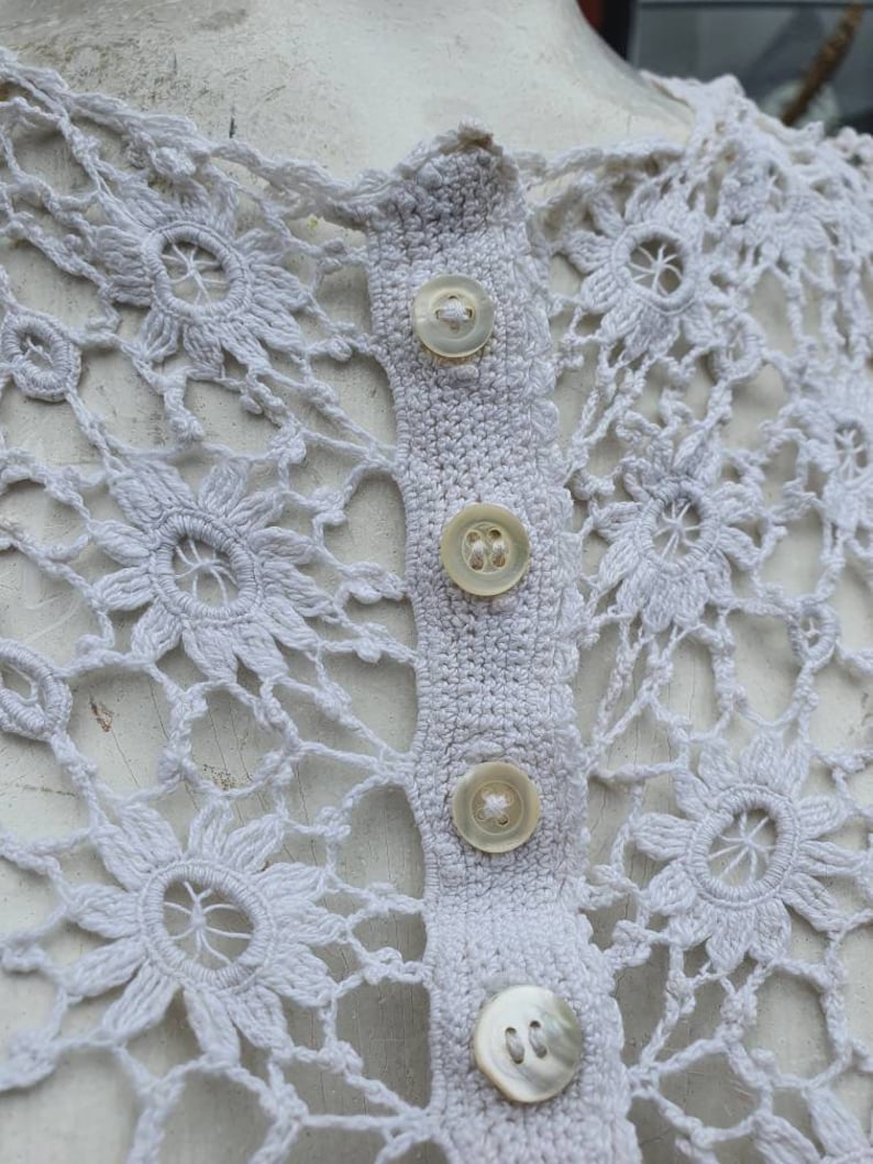 Sale romantic 1930s 40s hand crochet buttoned cardigan shell button so beautiful image 2