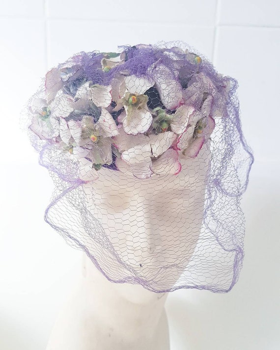 Stunning late 1930s 40s purple lilacy floral tilt