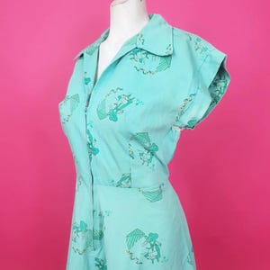 Cute 1970s pale minty green dress with fab Holly Hobbie or similar print collar front zip fastening