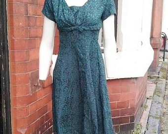 Stunning 1950s green and black patterned party dress with bow detail perfect for a party