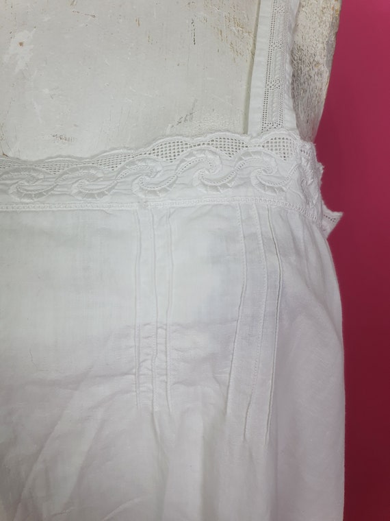 Beautiful 1920s white cotton slip with lace art d… - image 9