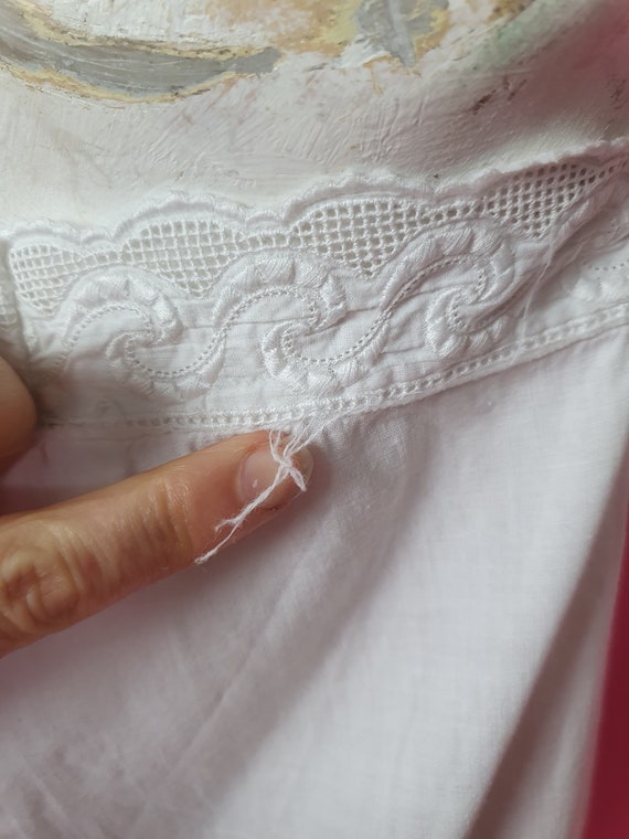 Beautiful 1920s white cotton slip with lace art d… - image 10
