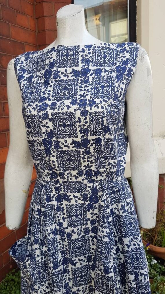 Sale super cute 1950s blue and white patterned hi… - image 3