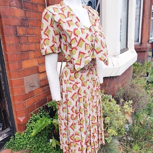 Sale stunning 1940s pink beige pale pink red green and cream crepe tea dress with big collar and matching belt