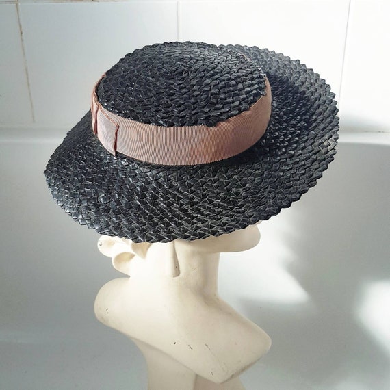 Beautiful 1930s 40s black straw tilt hat with pink