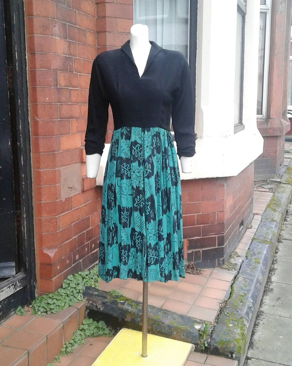 Sale Amazing 1940s green and black crepe colour bl