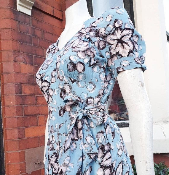 Stunning late 1930s rayon crepe dress so romantic