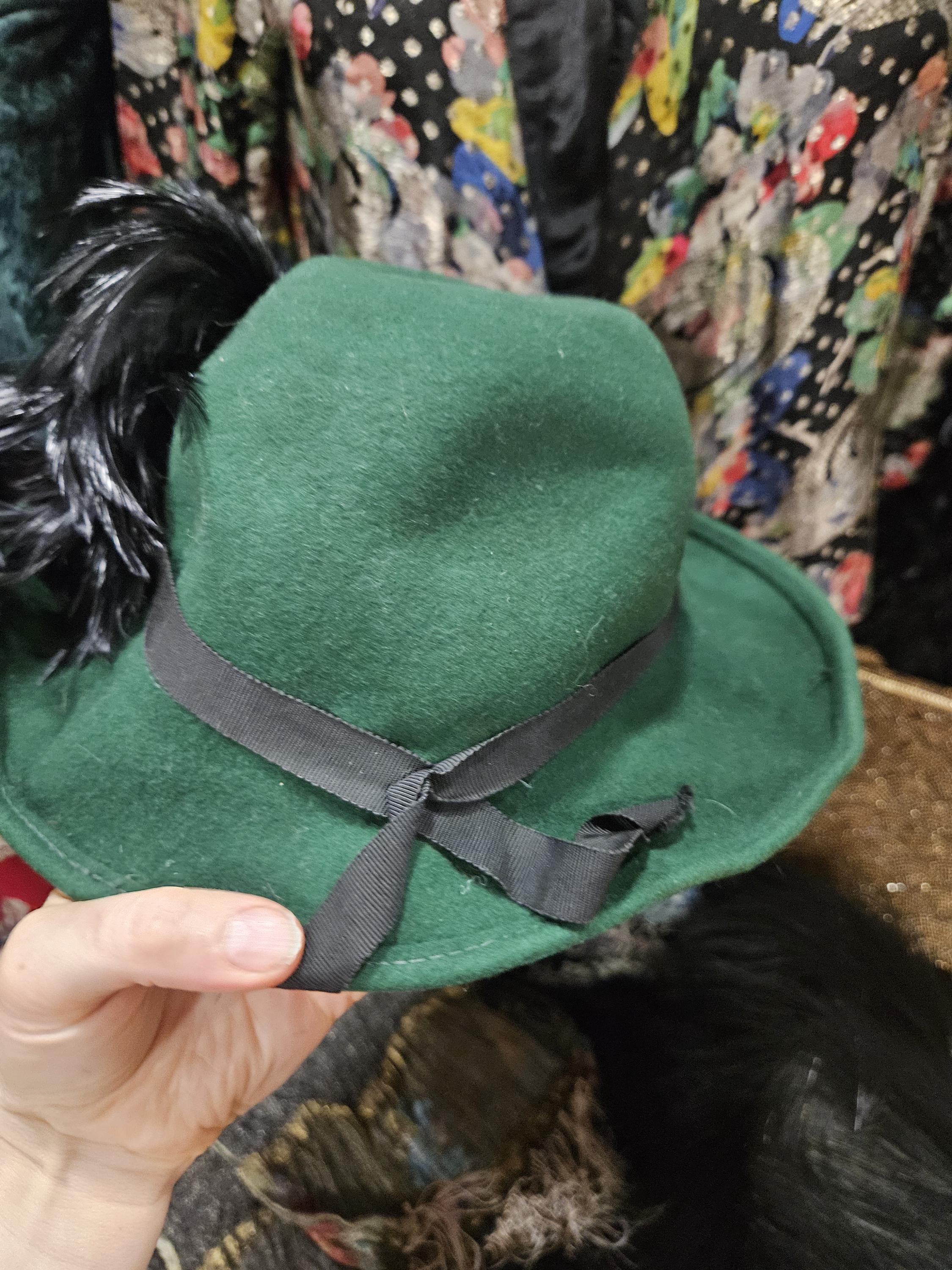 ADORABLE 1940\'s BLACK FELT FEDORA WITH GREEN BAND + FEATHERS Vintage Black Velvet 1940s Hat with Black, Orange & Green  main image 2