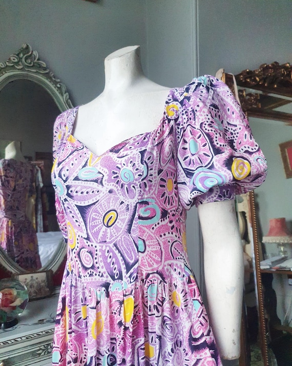 Zandra Rhodes, Fun 1980s 90s Zandra Rhodes at Fifth Ave patterned dress in a great abstract design in lilac yellow black blue perfect Summer party wedding