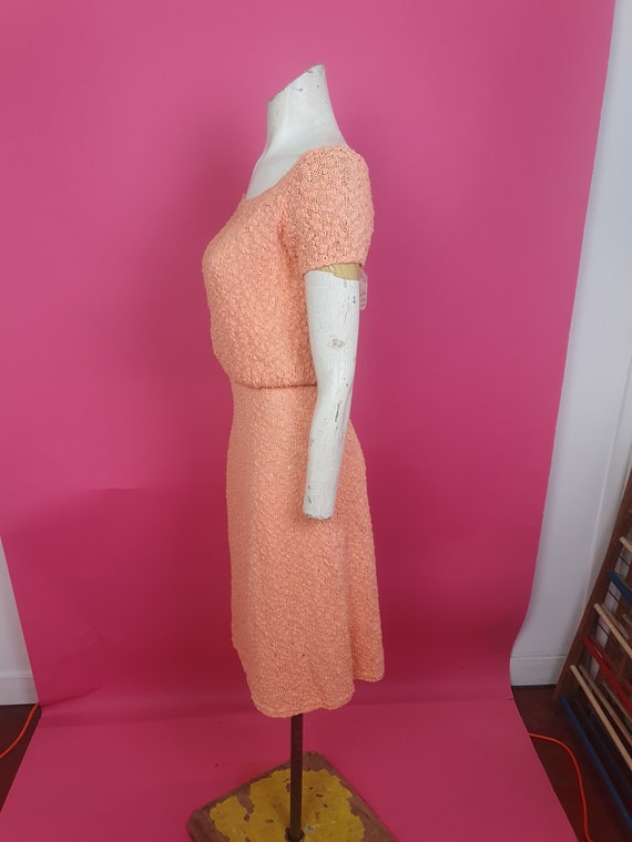 Beautiful 1950s knit boucle dress in a gorgeous p… - image 10