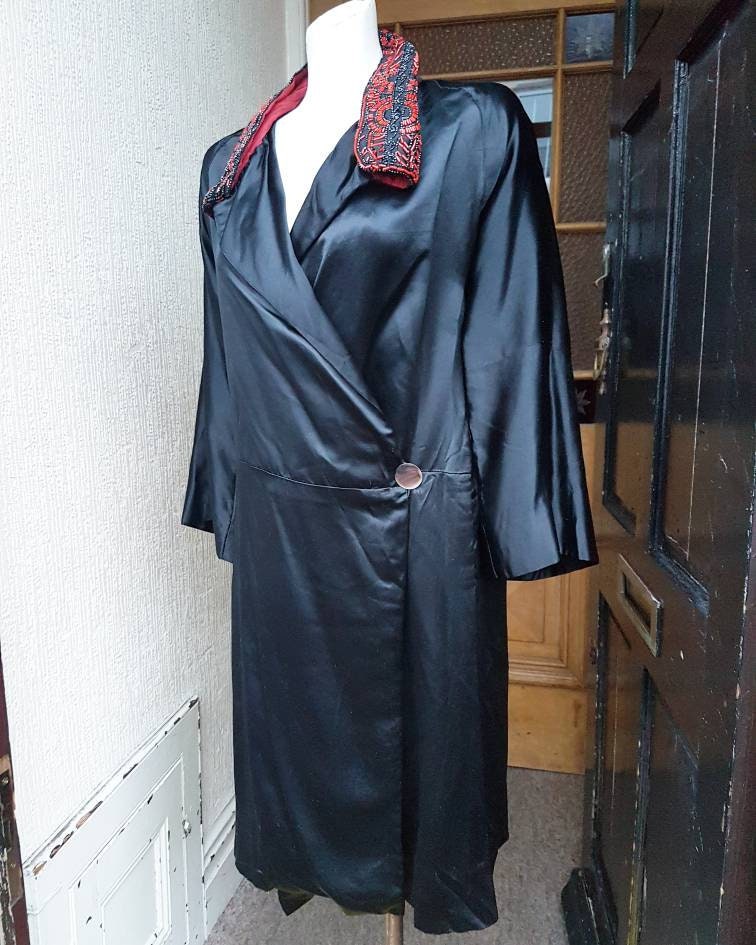 Sale Stunning Rare 1920s Black Silk Jacket With Fab Red Sale Stunning Rare 1920s Black Silk Jacket With Fab Red