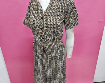 Rare 1940s cold rayon ladies suit Summer suit short sleeved top and matching skirt in a wonderful print and colours