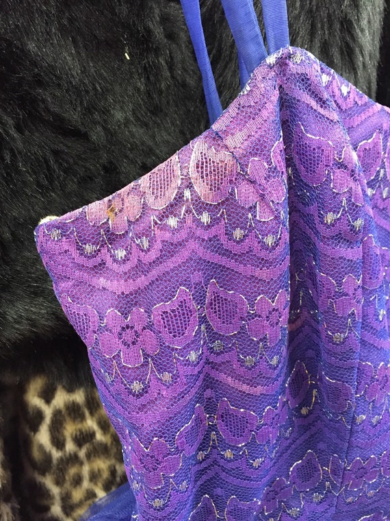 Pretty 1950s Purple Embroidered Netted Lace Floral Wiggle Dress