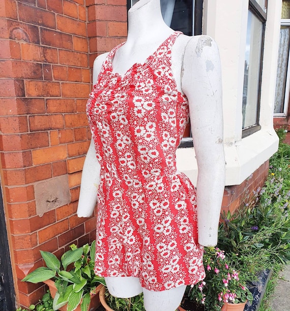 Super cute 1930s 40s red sbd white floral cotton p