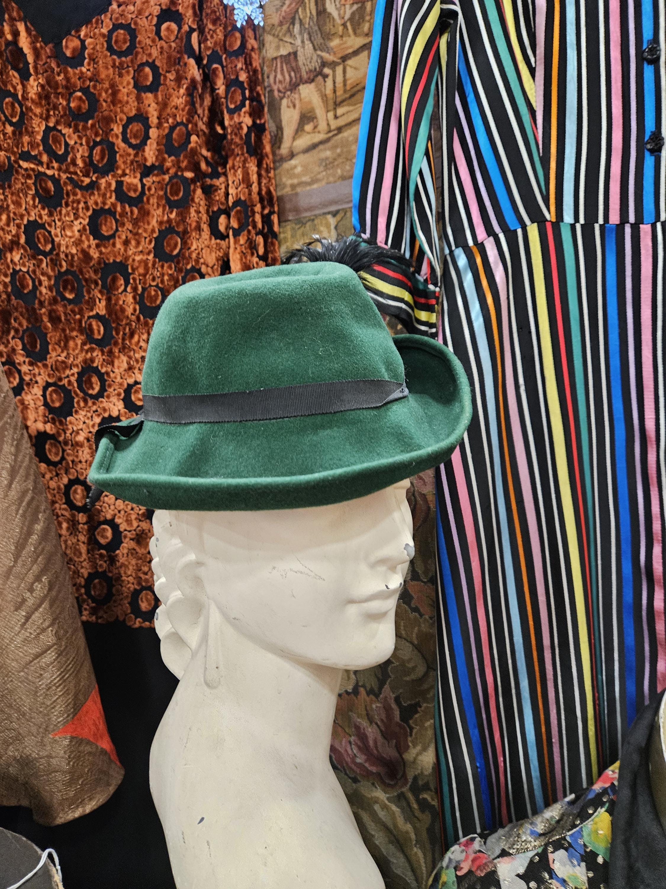 Fab 1940s Green Felt Percher Mini Fedora Style Hat Wartime  display picture 2