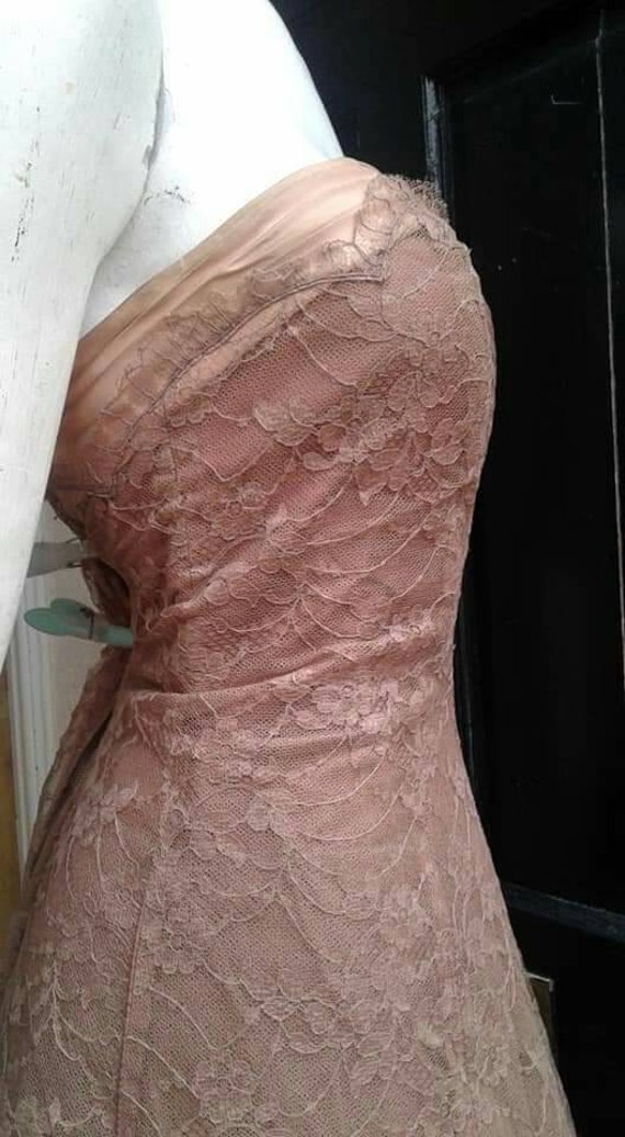 Sale Beautiful late 1940s 50s pinky beige lace st… - image 5