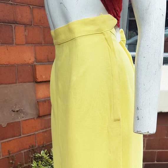 Beautiful 1940s yellow skirt perfect for Summer