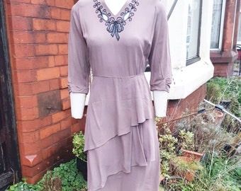 Stylish 1940s grey brown dress dress with gorgeous beading bow design detail long sleeves cut out detail party cocktail dress