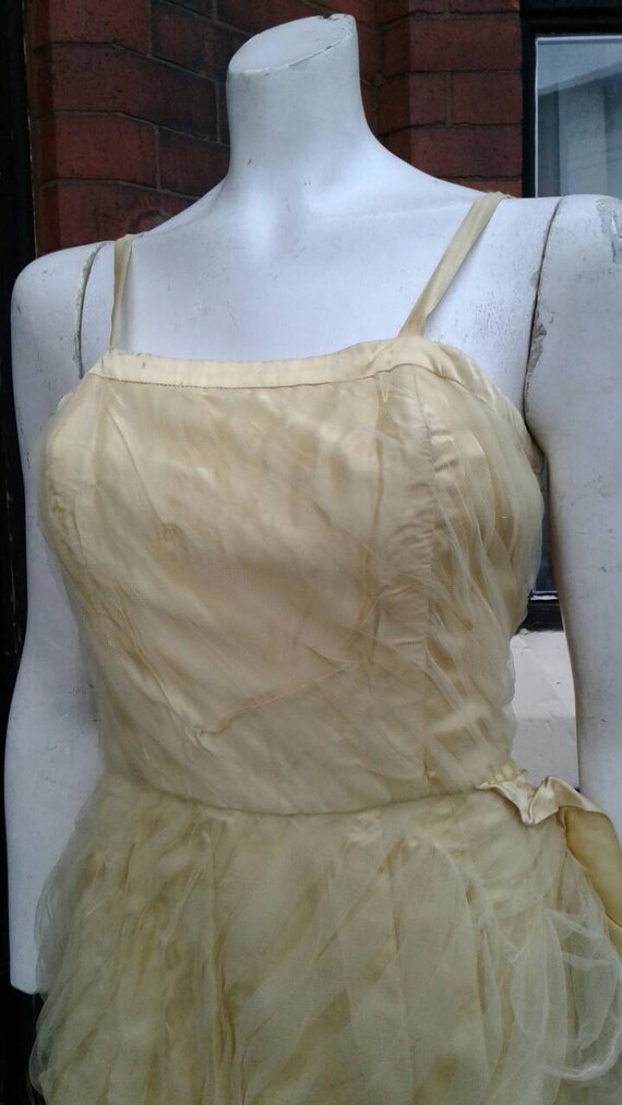 Lovely pretty pale yellow 1950s tulle prom dress … - image 2