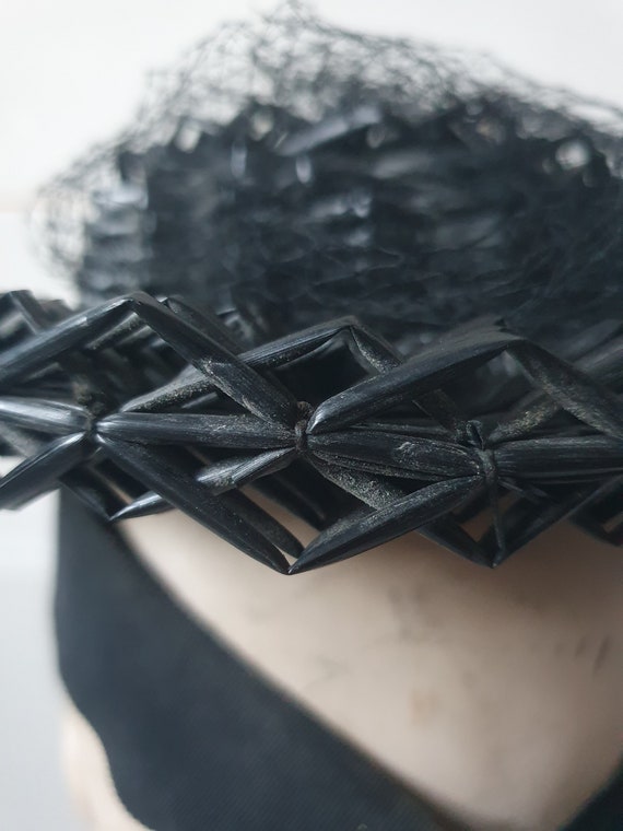 Amazing late 1930s 40s woven tilt hat with strap … - image 8