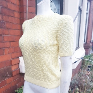 Sale cute 1940s 50s pale yellow short sleeved textured jumper perfect for Winter layering