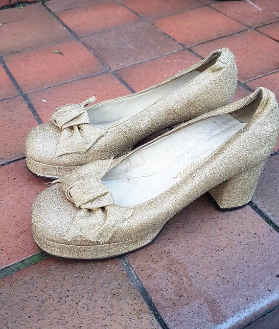 Amazing 1960s 70s gold lamè platform dress shoes … - image 1