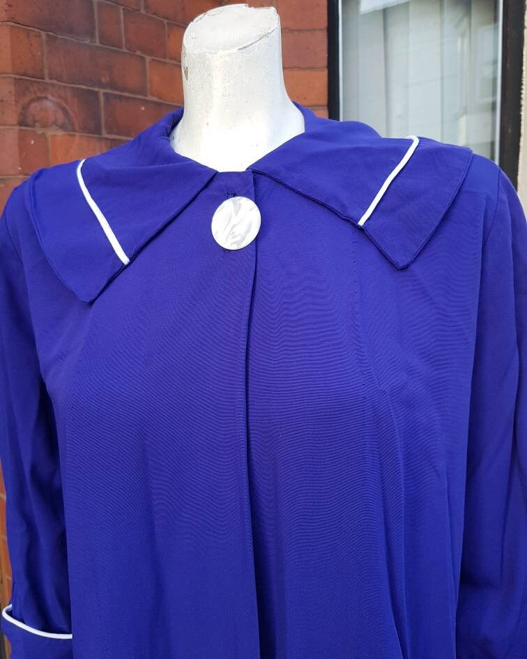 Image of Sale Beautiful Later S Early S Purple & White Piping Smooth Floppy Rayon Lightweight Swing Coat With Big Collar Button