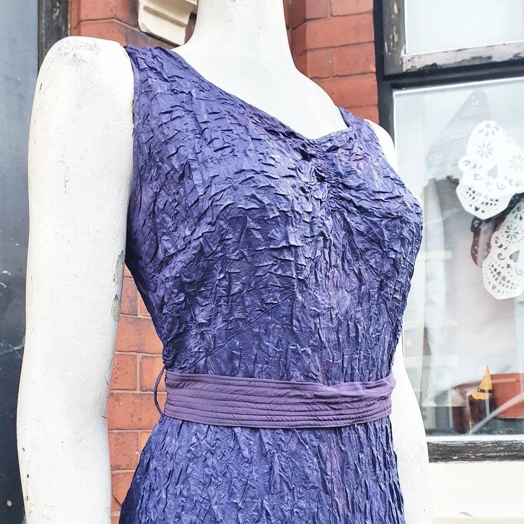 Stylish 1930s Purple Crinkly Fabric Bias Cut Evening Dress Fab Shape
