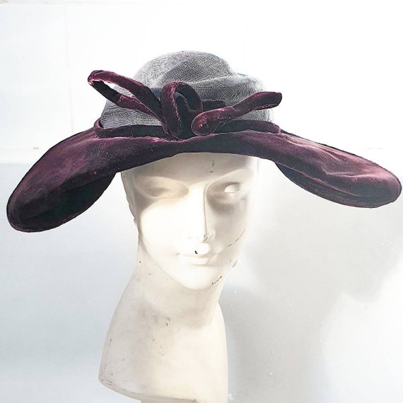 Stylish later 1940s purple velvet and straw platte
