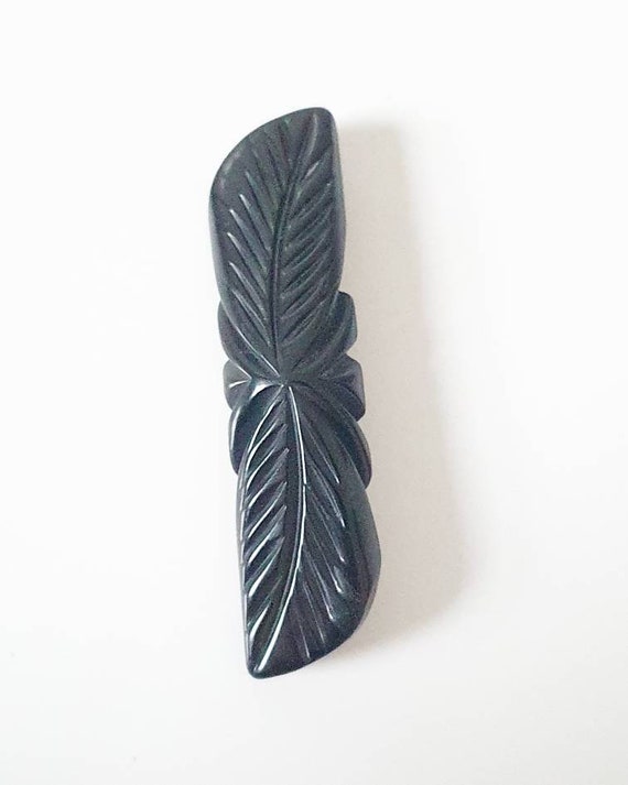 Sale Bakelite 1930s 40s black carved brooch perfe… - image 1