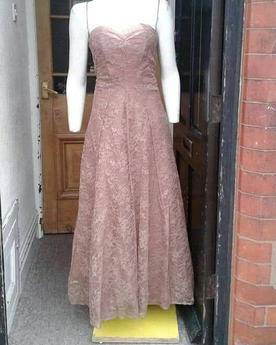 Sale Beautiful late 1940s 50s pinky beige lace st… - image 2