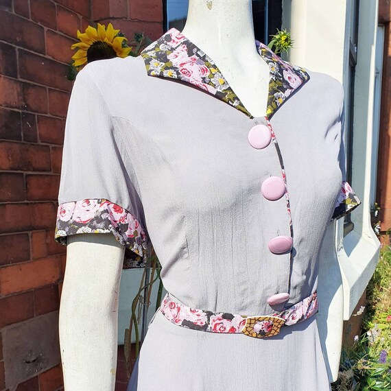 Pretty 1940s volup reproduction seamstress of Bloo