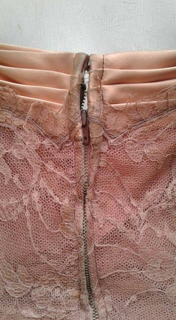 Sale Beautiful late 1940s 50s pinky beige lace st… - image 6