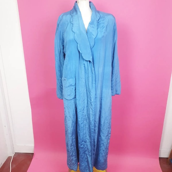 Stunning 1930s blue padded slightly quilted silk dressing gown