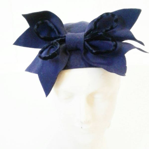 Amazing 1930s 40s purple tilt hat with huge velvet bow at the front quite avant garde wartime goodwood art deco