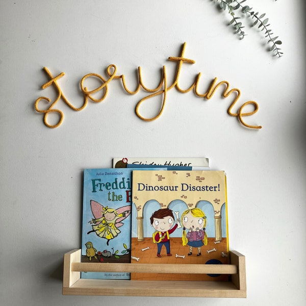 Großes geschwungenes Märchen Wandschild für Buchecke, Leseecke oder Spielzimmer, Geschenkidee für Bücherwürmer