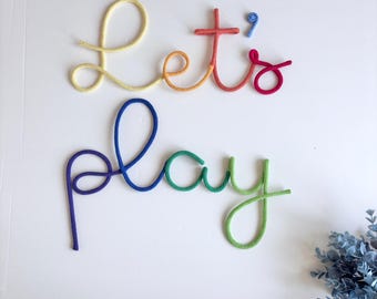 "Regenbogenfarben ""Let's Play"" , dekoratives Wandschild Kinderzimmer, Spielzimmer, Kinderzimmer."