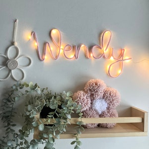 Luce notturna con insegna luminosa realizzata a mano - Aggiungi un tocco personalizzato all'arredamento della tua casa