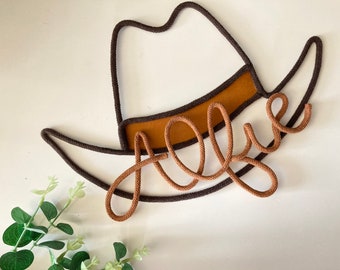 Decorazione personalizzata per cappello da cowboy per parete per bambini realizzata con una storia di cowboy giocattolo in corda metallica, decorazione occidentale