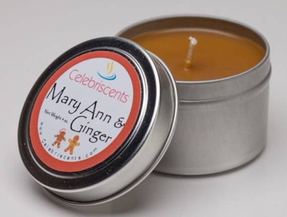 Gingerbread cookies scented candle with warm vanilla notes and a ginger kick to the fun smelling soy-joy.  Makes a fun and charming gift.