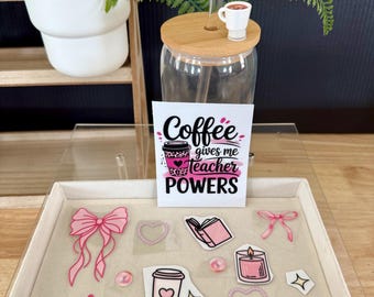 Kit de bricolaje para taza de cristal "El café me da poderes de maestra" / Regalo rosa para maestras / Regalo de fin de año