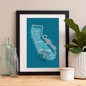 Impression artistique de la carte de l&#39;État de Californie : Yosemite, Hollywood, coquelicot